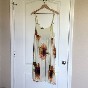 Urban Outfitters KIMCHI BLUE floral dress
